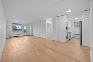 featured image of 5700 Arlington Ave #1C