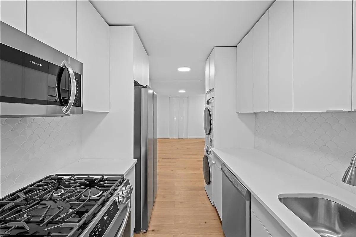 5700 Arlington Ave #1C - Photo 3 of 9