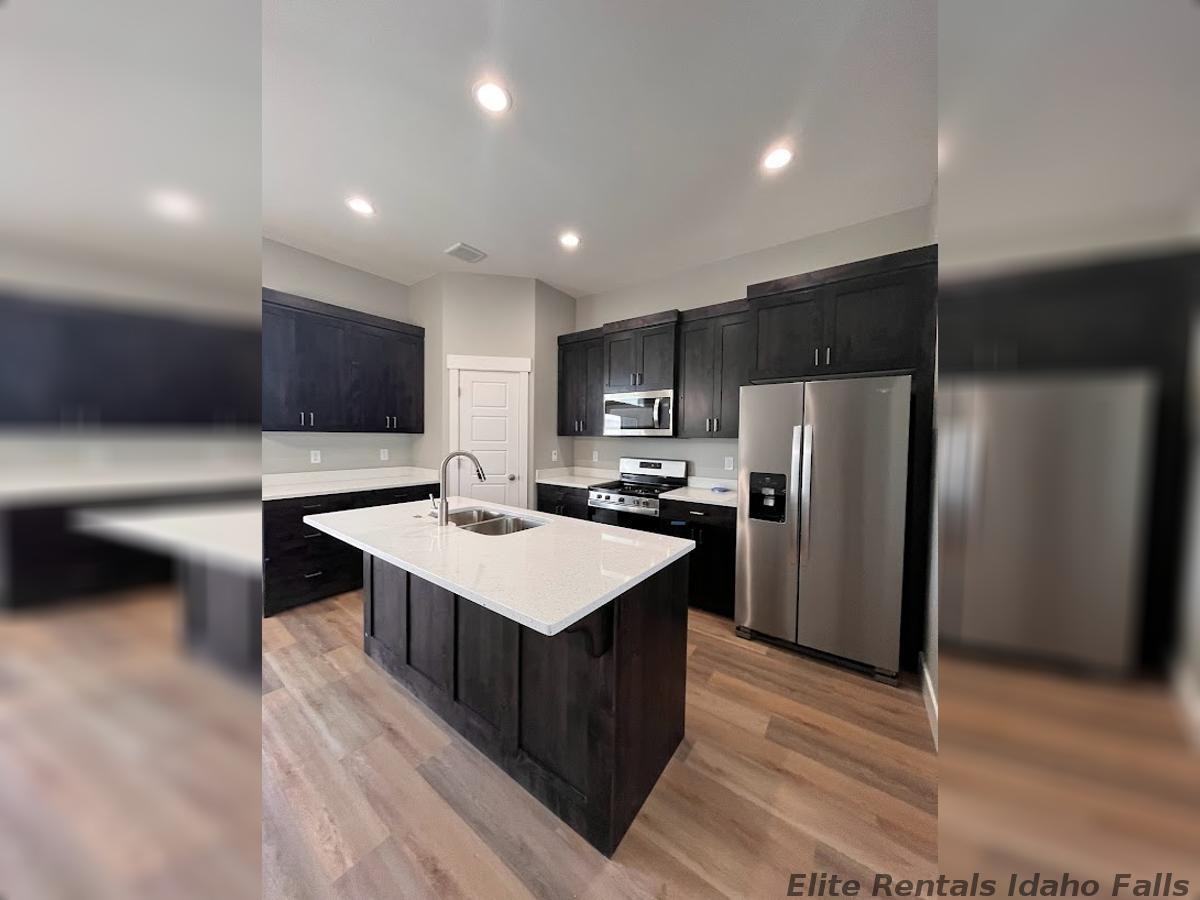 3621 Modesto Dr - Photo 6 of 19