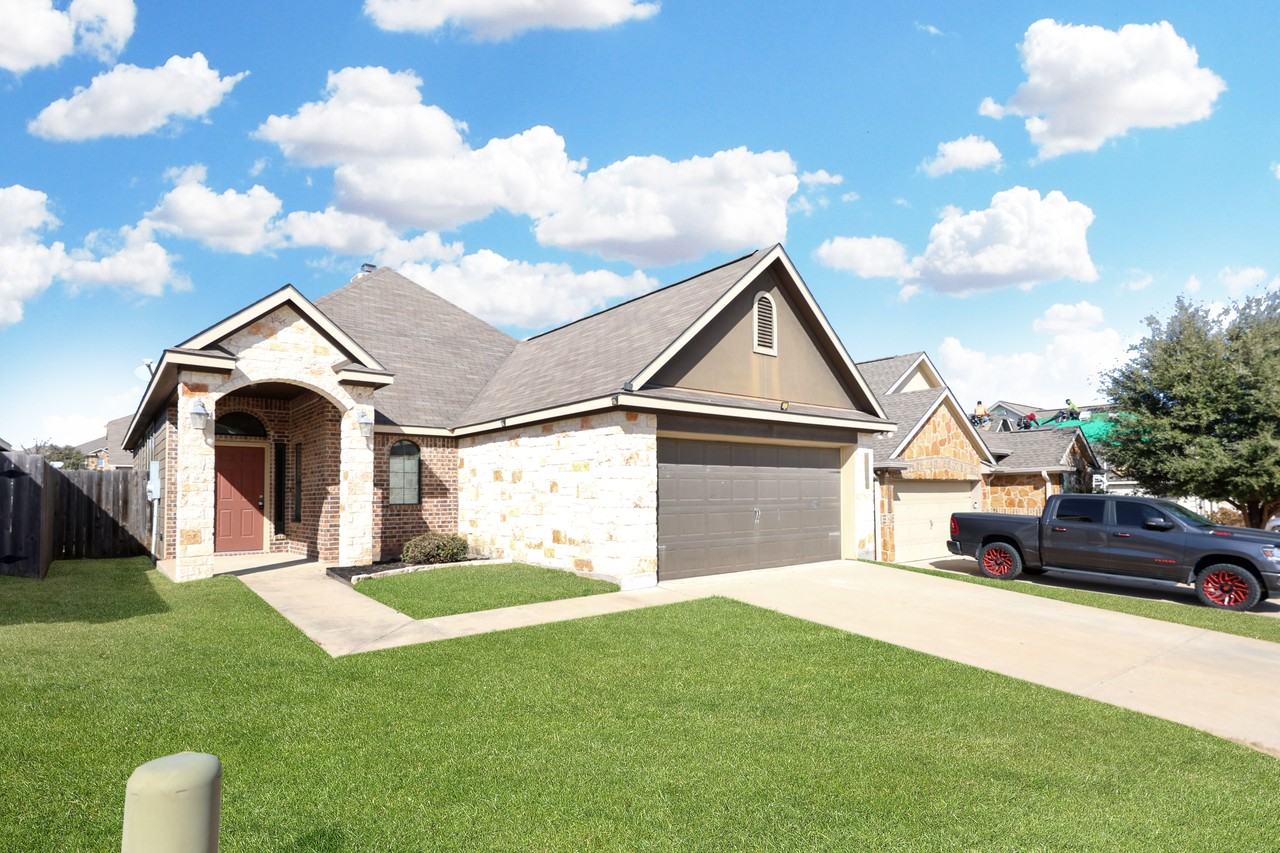 3309 Castleton Dr - Photo 2 of 23