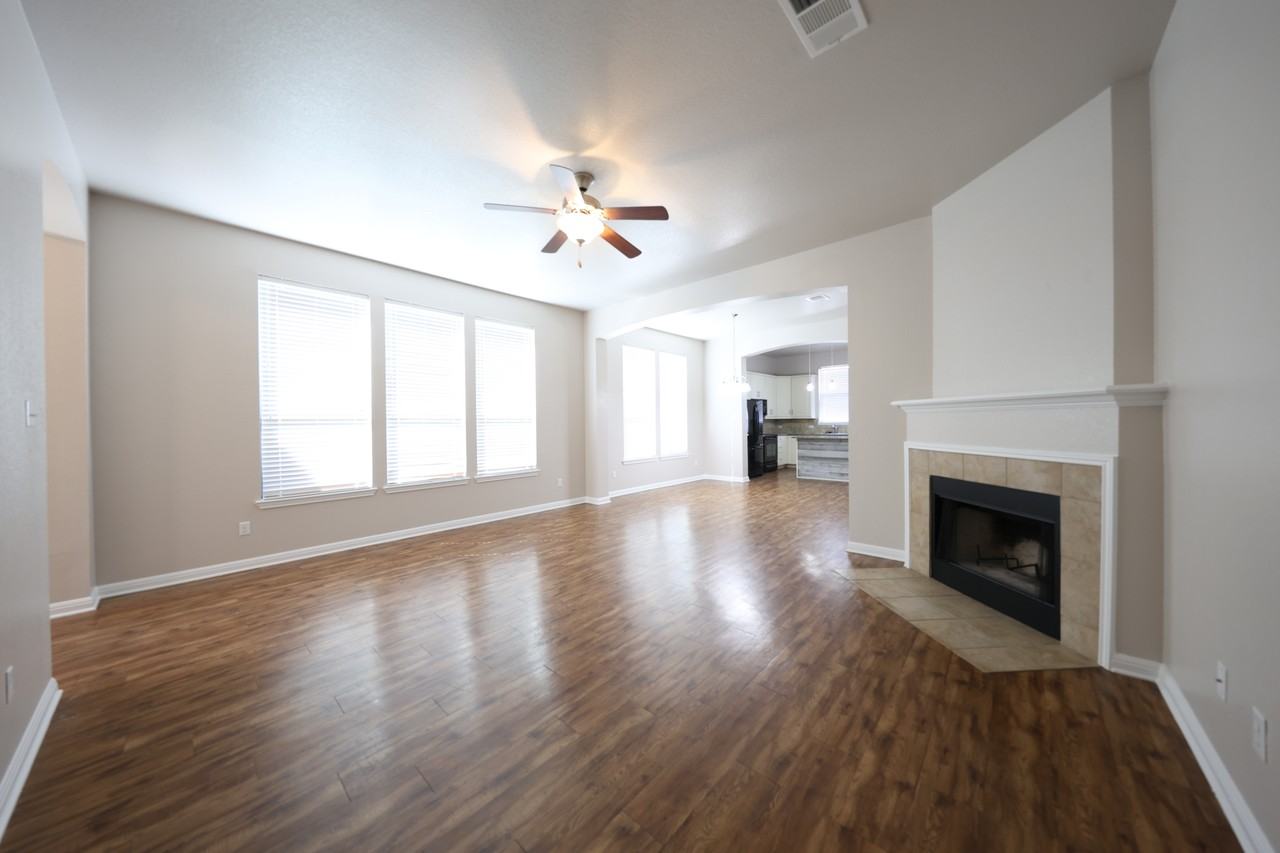 3309 Castleton Dr - Photo 6 of 23