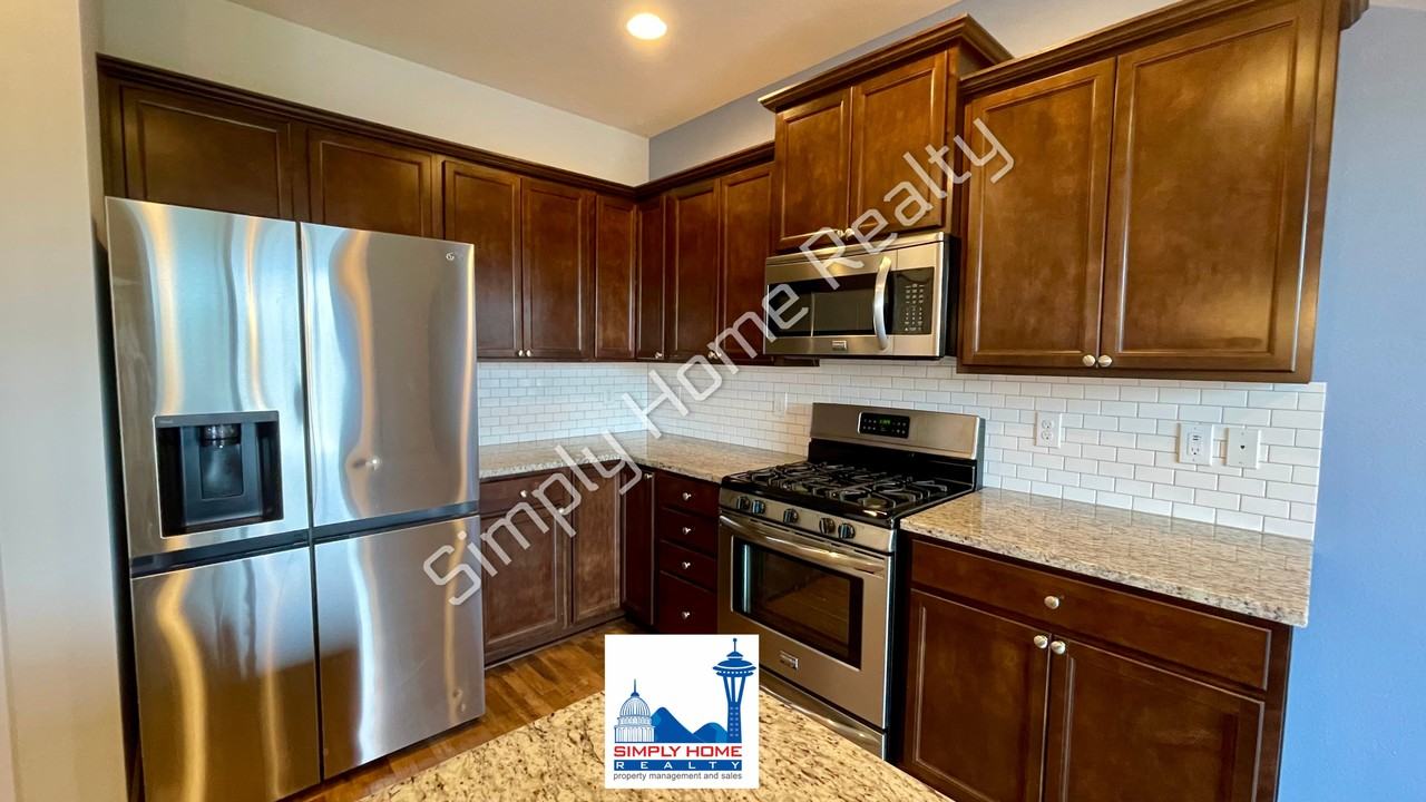 2420 Burlwood St Ne - Photo 6 of 32