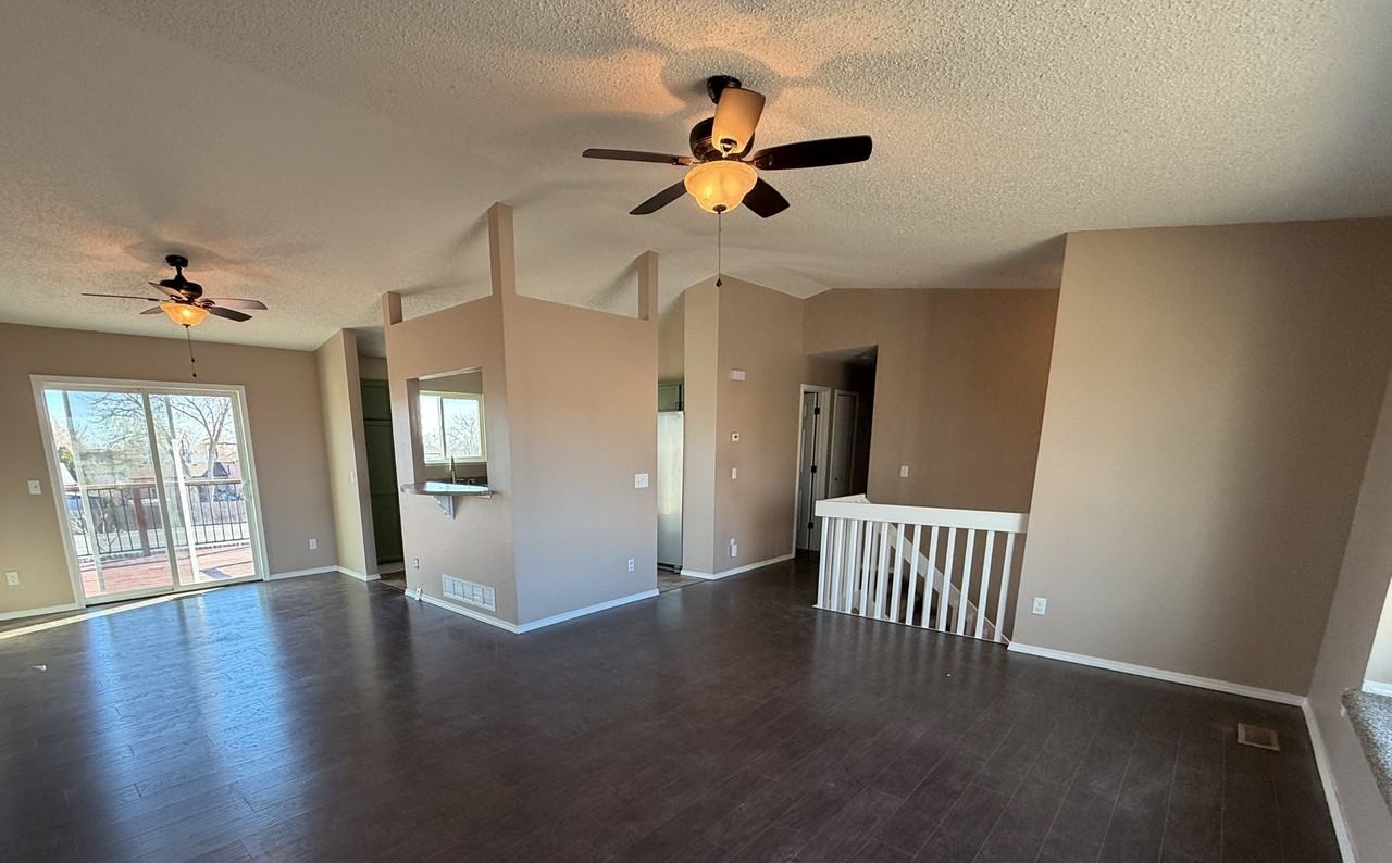 971 Daffodil St - Photo 3 of 13