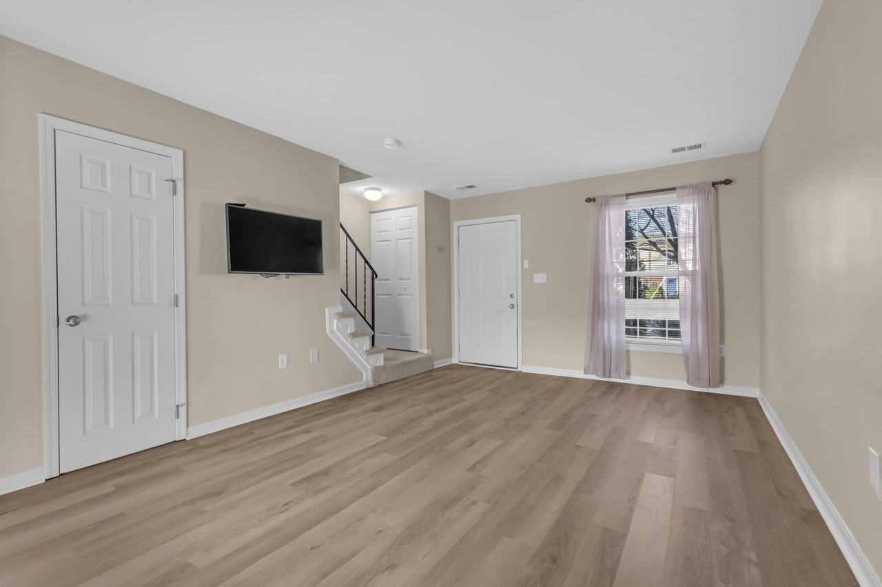 490 Arwell Ct - Photo 2 of 19