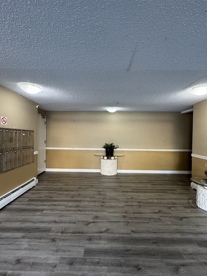 15158 Royal Ave - Photo 4 of 11