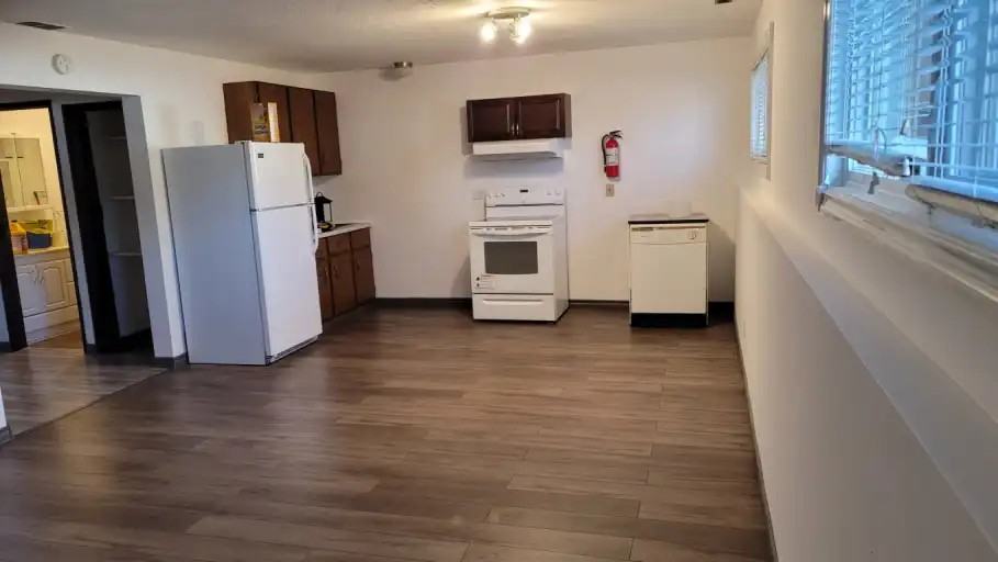 125 Eton Rd W #B - Photo 4 of 11