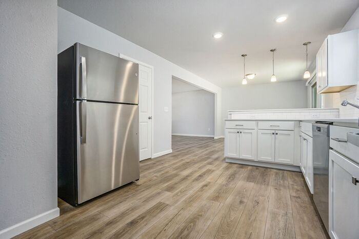 2808 Sanderling Court Northeast - Photo 3 of 23