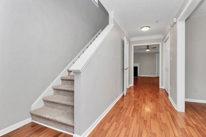 1040 Crestdale Crossing Dr - Photo 4 of 32