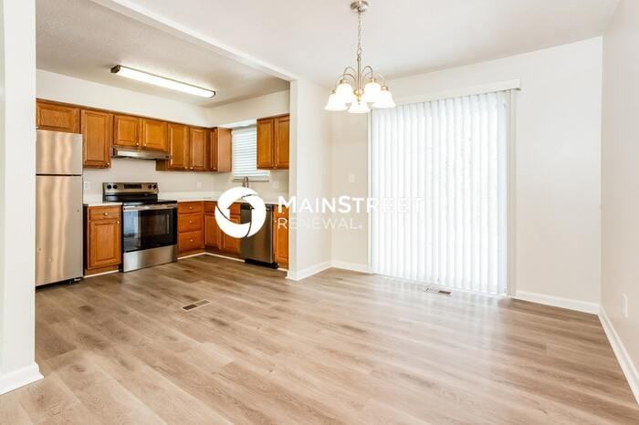 5409 Avebury Ln - Photo 4 of 18