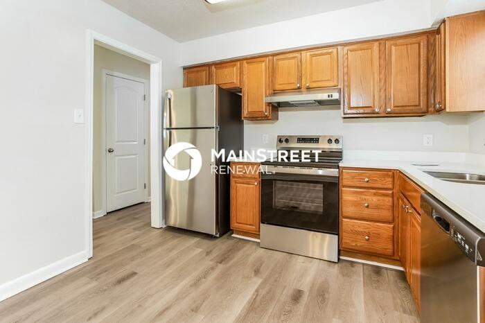 5409 Avebury Ln - Photo 5 of 18