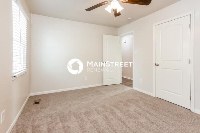 5409 Avebury Ln - Photo 7 of 18