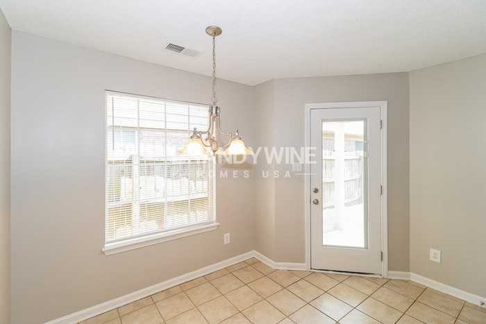 1130 Cross Wood Ln - Photo 5 of 18