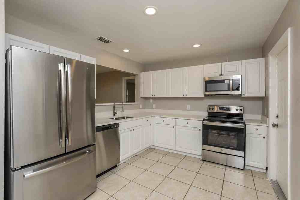 703 Harland Ct - Photo 6 of 16