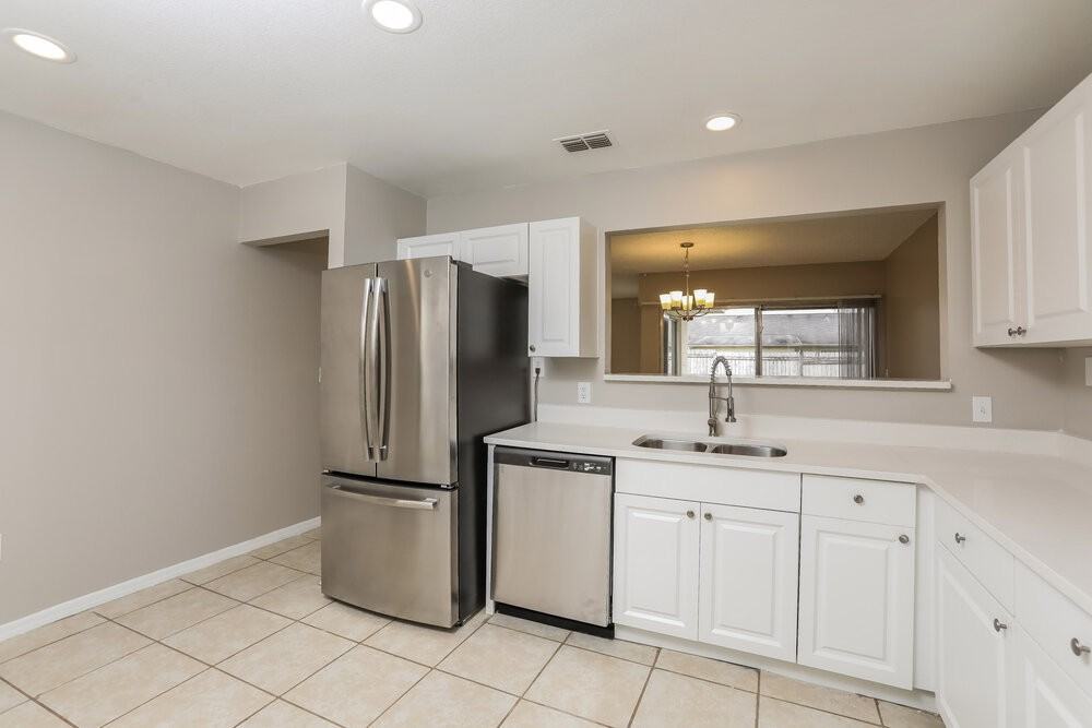 703 Harland Ct - Photo 7 of 16