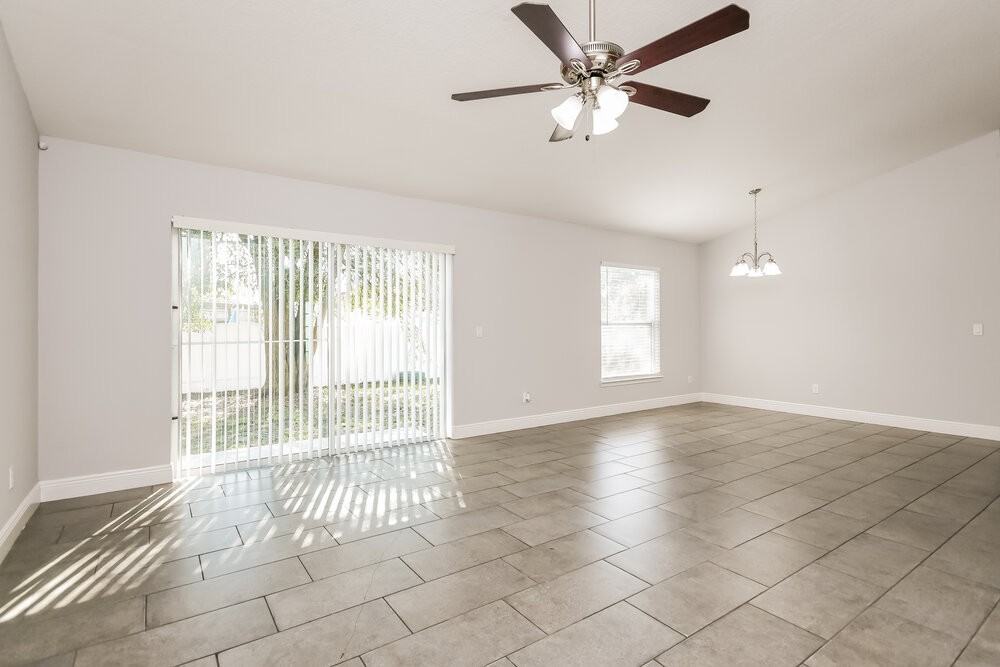 1004 Dartmoor Pl - Photo 4 of 16