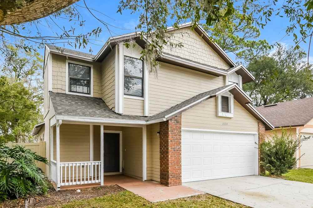 10019 Creekwater Blvd - Photo 4 of 17