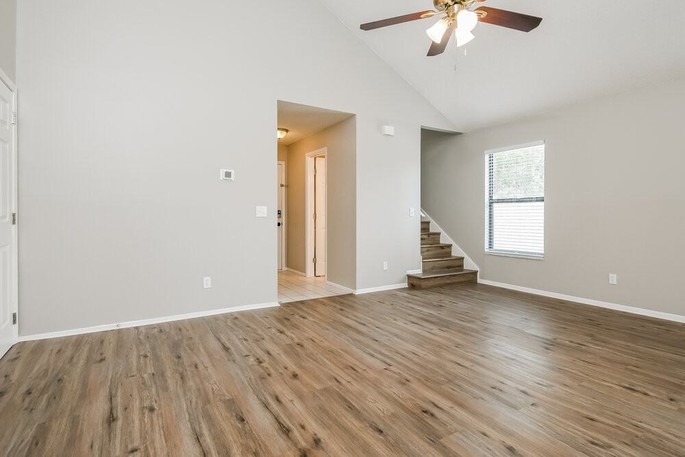 10019 Creekwater Blvd - Photo 6 of 17