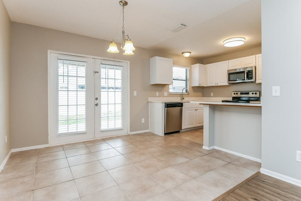 10019 Creekwater Blvd - Photo 7 of 17