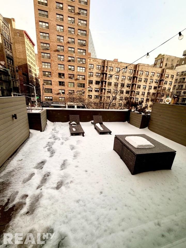 W 15th St #225 - Photo 5 of 7