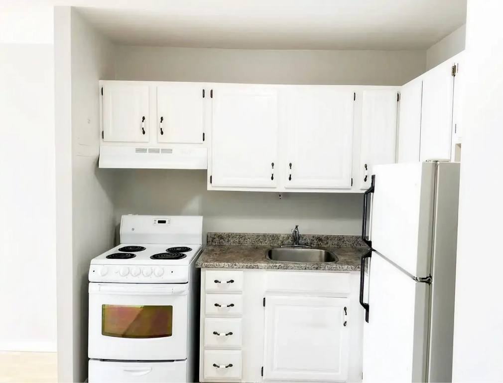 1-13 Ivan Court - Photo 2 of 6