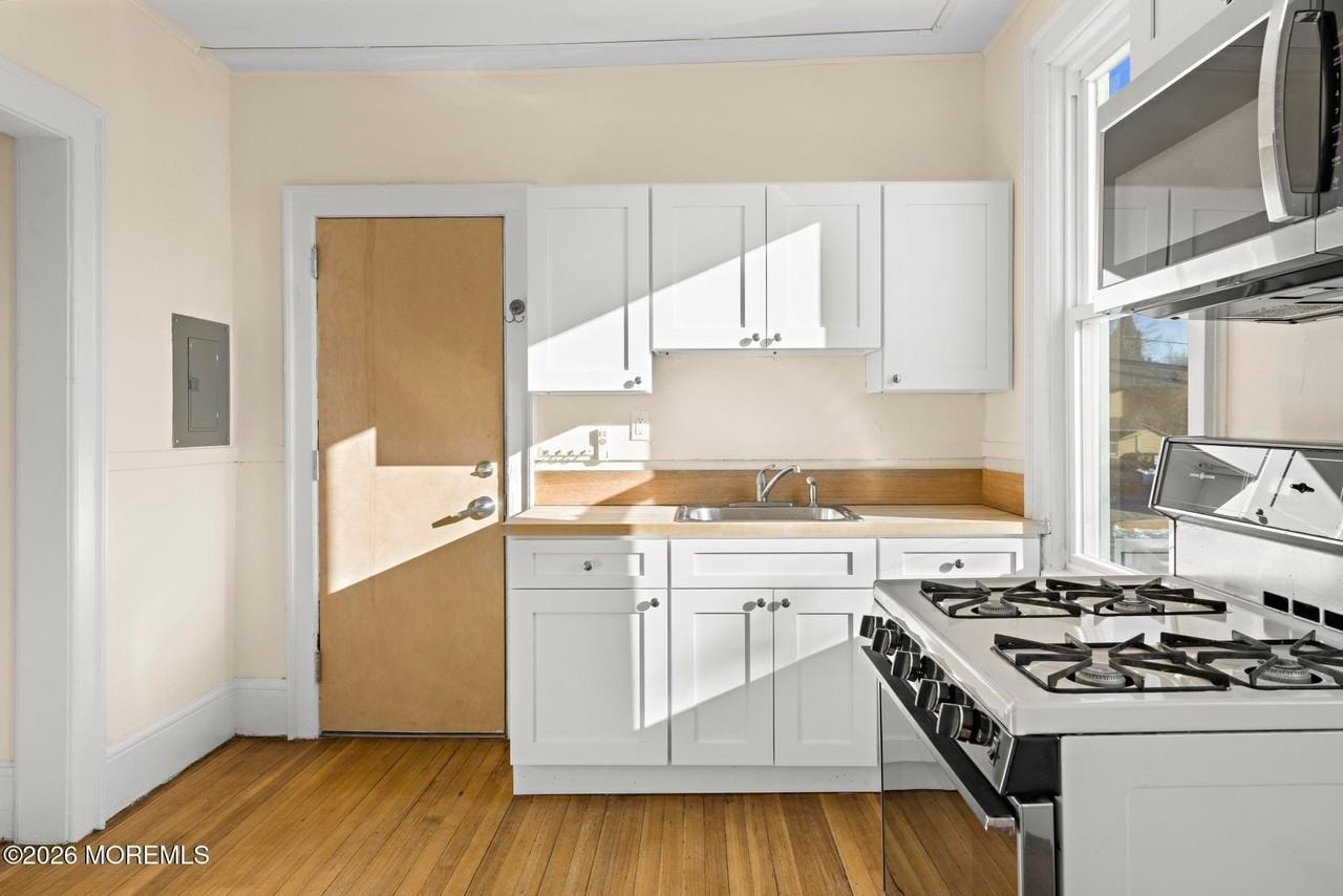 98 1st Ave #2 - Photo 5 of 26