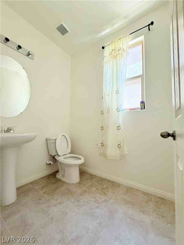 10560 Pelican Island Ave - Photo 5 of 27