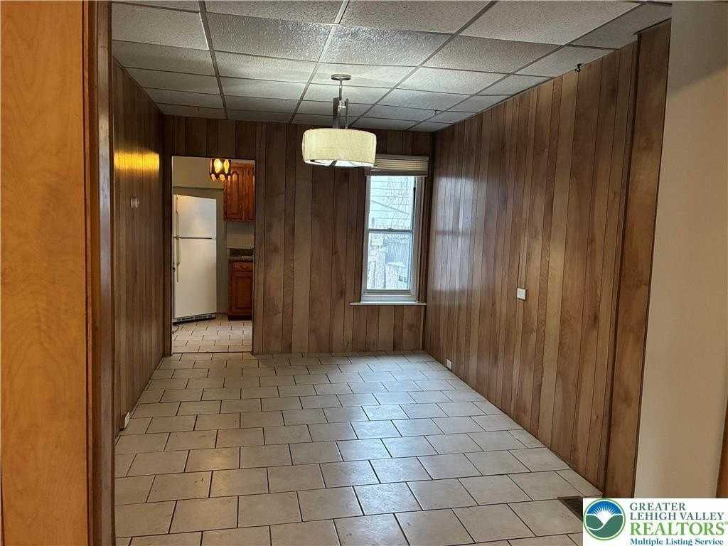 622 N Silk St - Photo 3 of 17