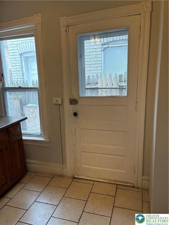 622 N Silk St - Photo 6 of 17