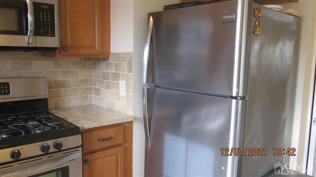 241 Amboy Ave - Photo 4 of 4