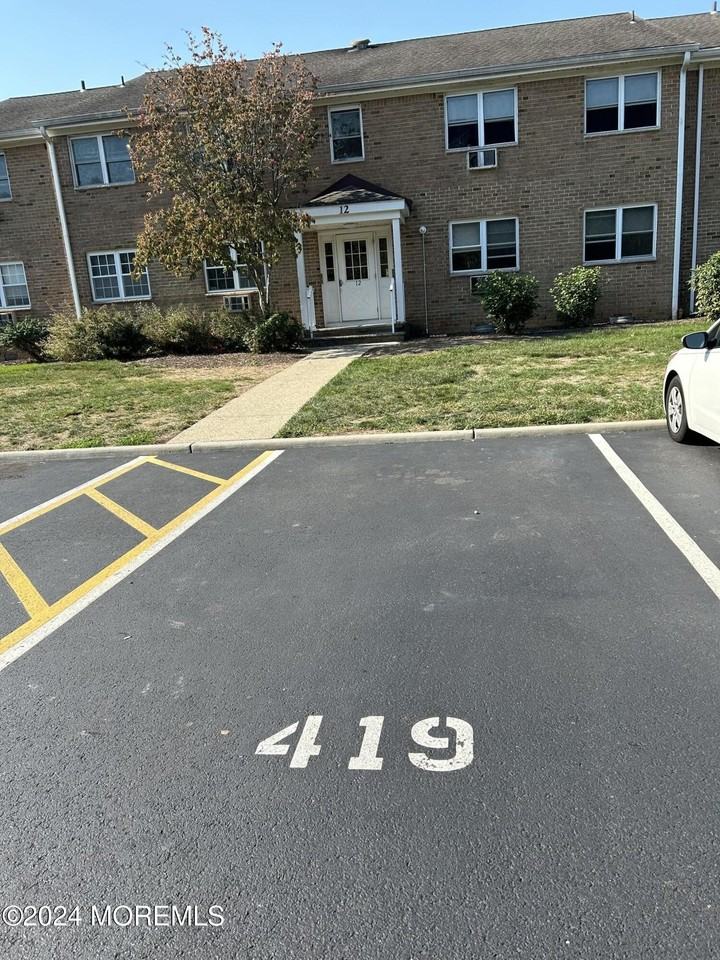 12 Manchester Court unit: C #C - Photo 2 of 16