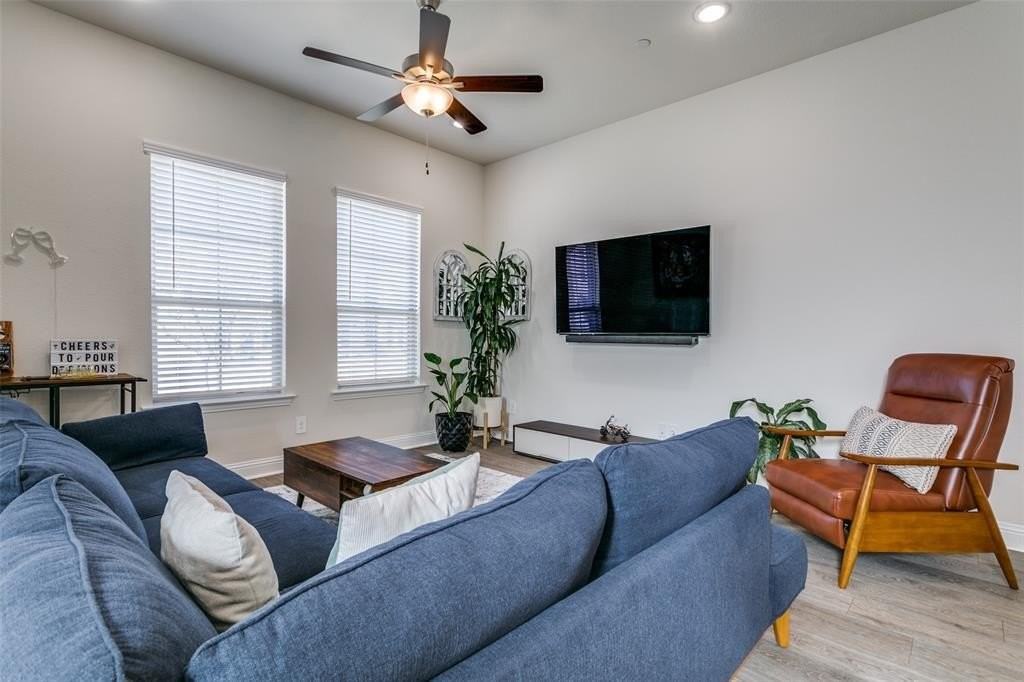 12966 Wymeth Dr - Photo 4 of 32