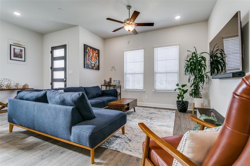 12966 Wymeth Dr - Photo 5 of 32