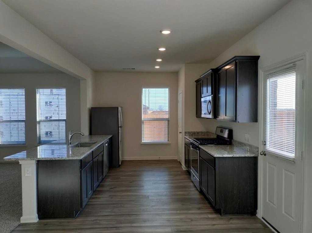 516 Micah Ln - Photo 5 of 19