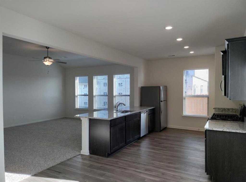 516 Micah Ln - Photo 6 of 19