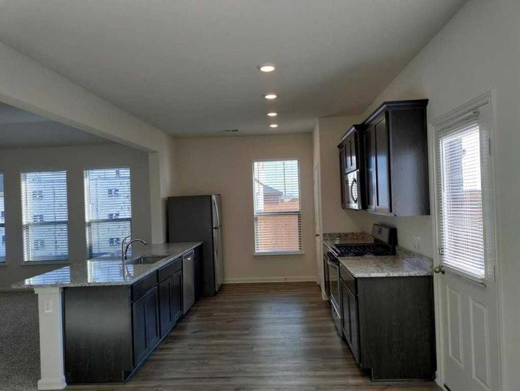 516 Micah Ln - Photo 7 of 19