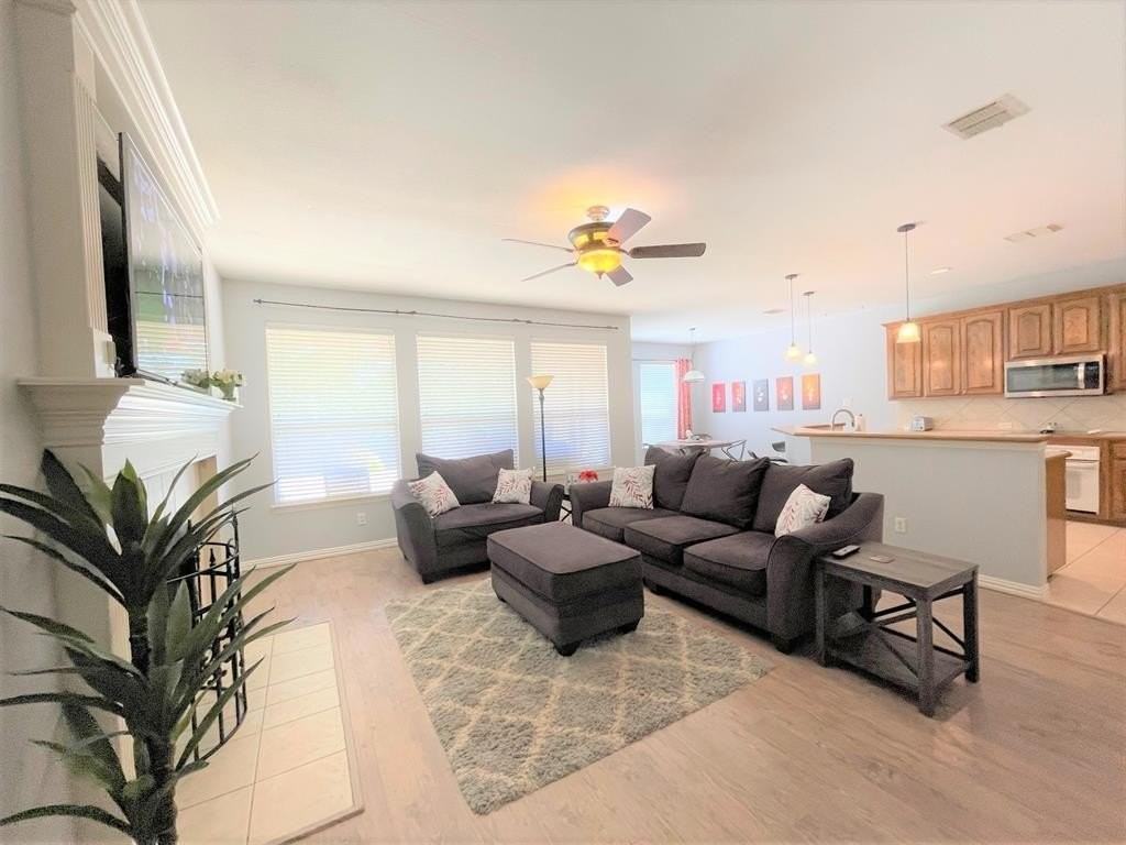 1121 Mason St - Photo 3 of 27