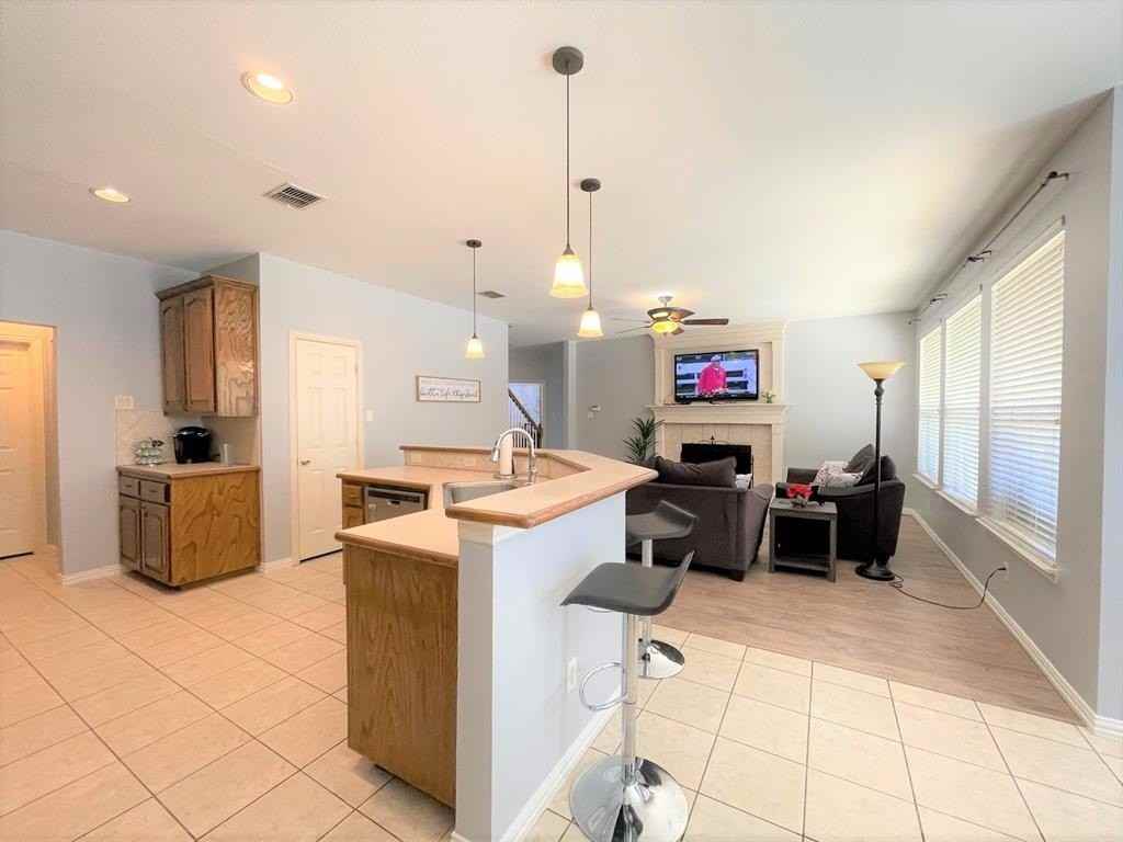 1121 Mason St - Photo 6 of 27