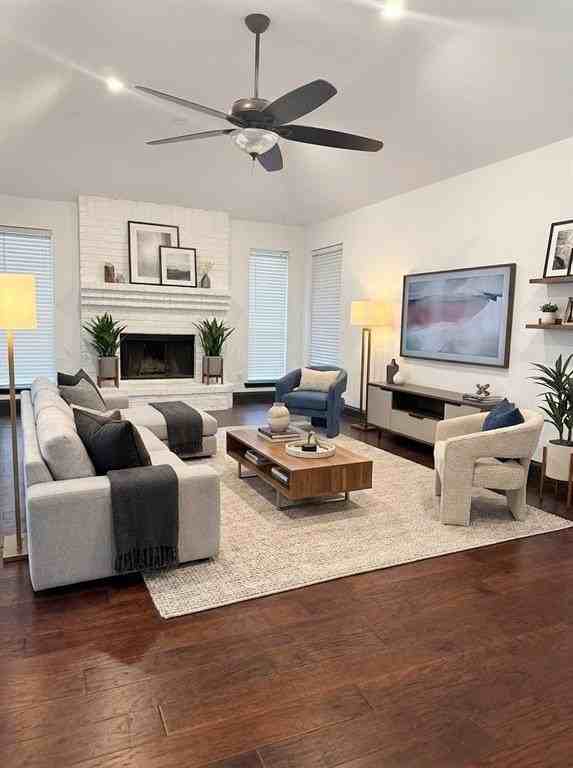 1505 Clover Dr - Photo 2 of 26