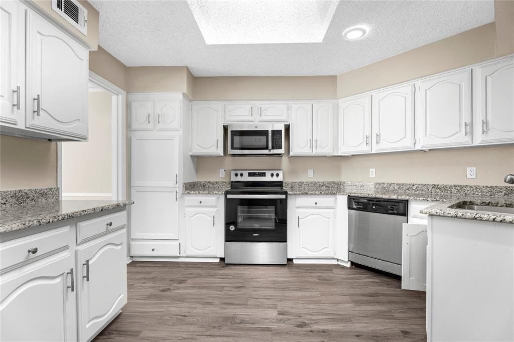 1809 Duke Dr - Photo 4 of 21