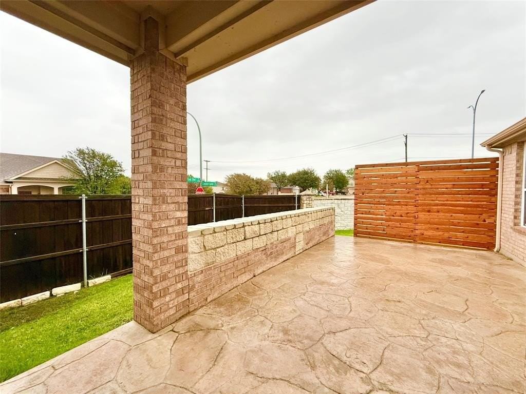 2916 Red Wolf Dr - Photo 4 of 23