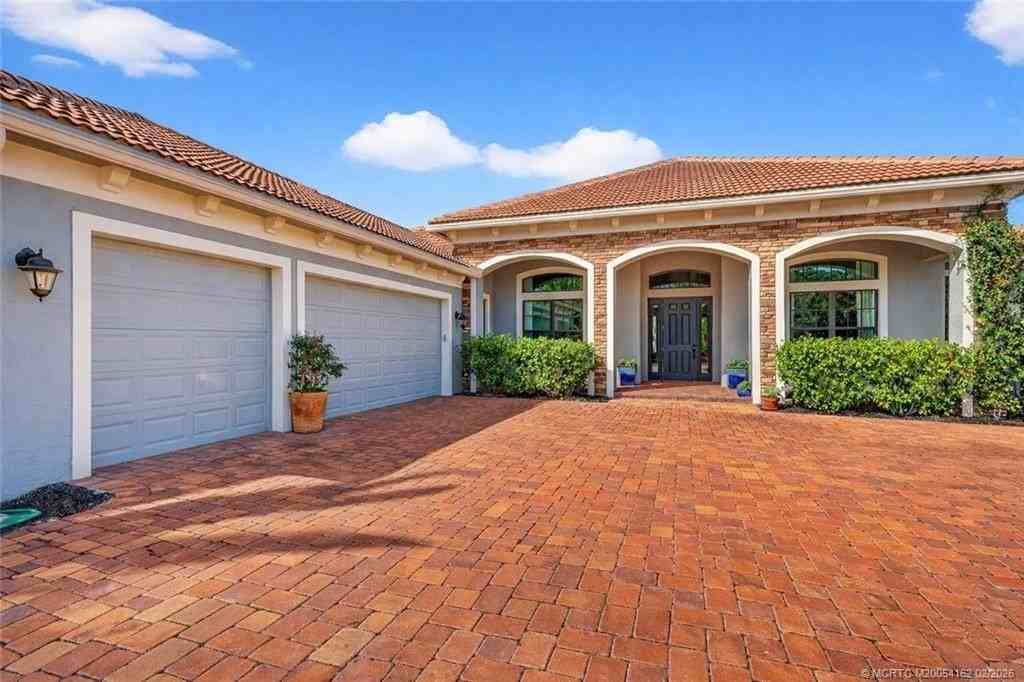 5407 Sw Pomegranate Way - Photo 2 of 39