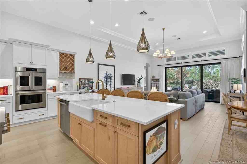 5407 Sw Pomegranate Way - Photo 7 of 39