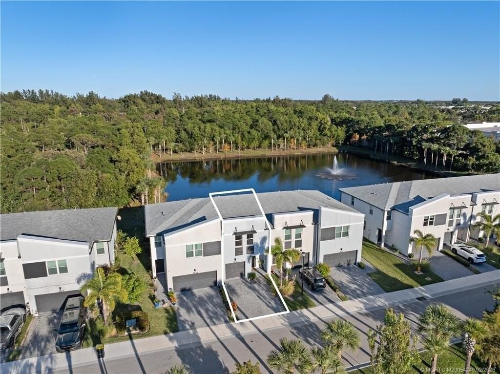 3931 Se Mentmore Ln - Photo 3 of 44