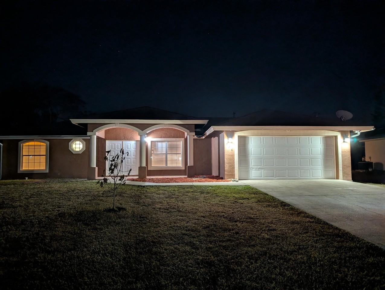 976 Sw Whittier Ter - Photo 2 of 15