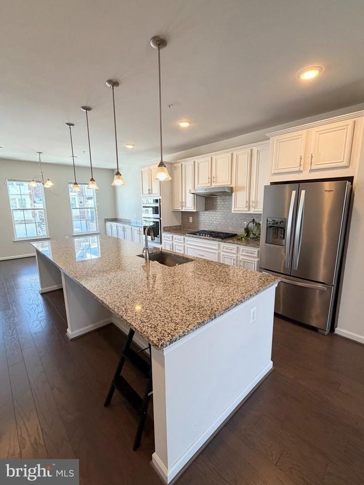 8305 Meadowood Dr - Photo 5 of 33