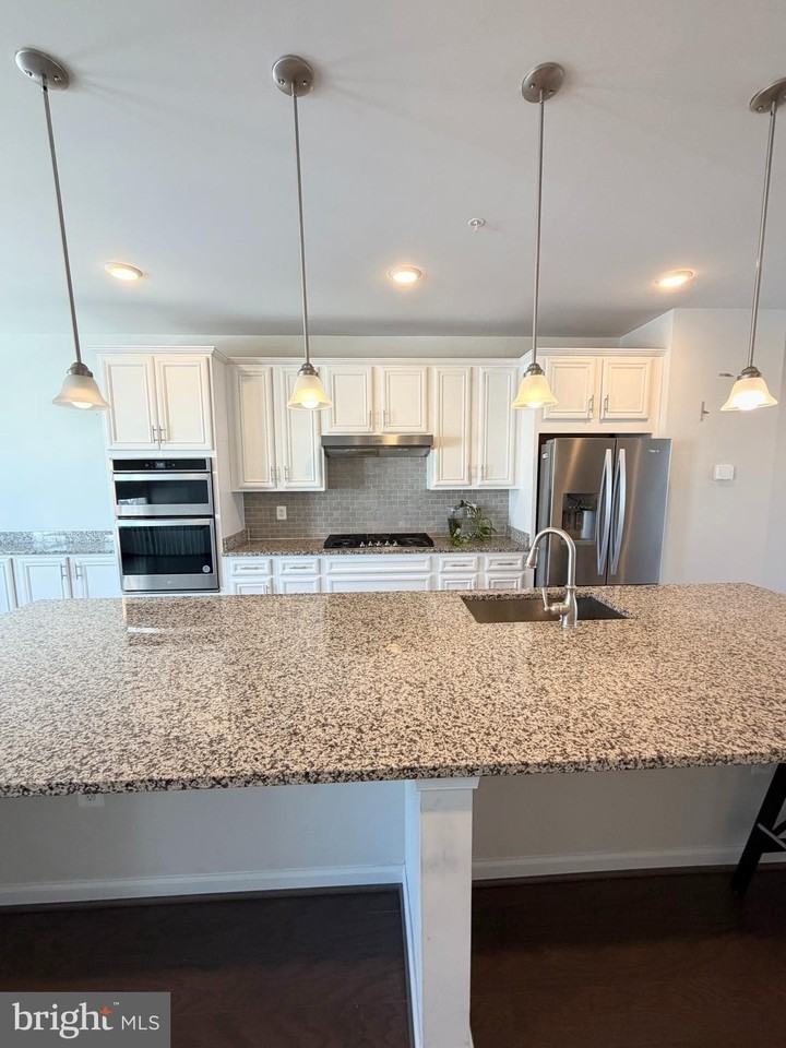 8305 Meadowood Dr - Photo 6 of 33