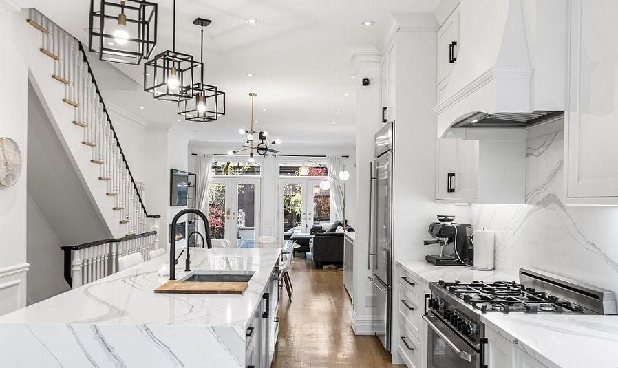 Bay St. & Davenport Rd - Photo 3 of 28