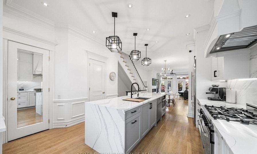 Bay St. & Davenport Rd - Photo 4 of 28