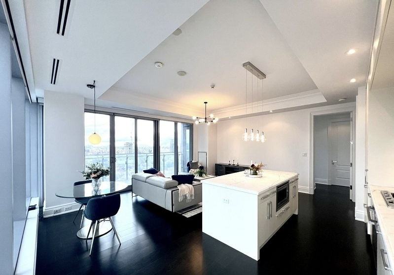 Bay St. & Yorkville Ave - Photo 4 of 18