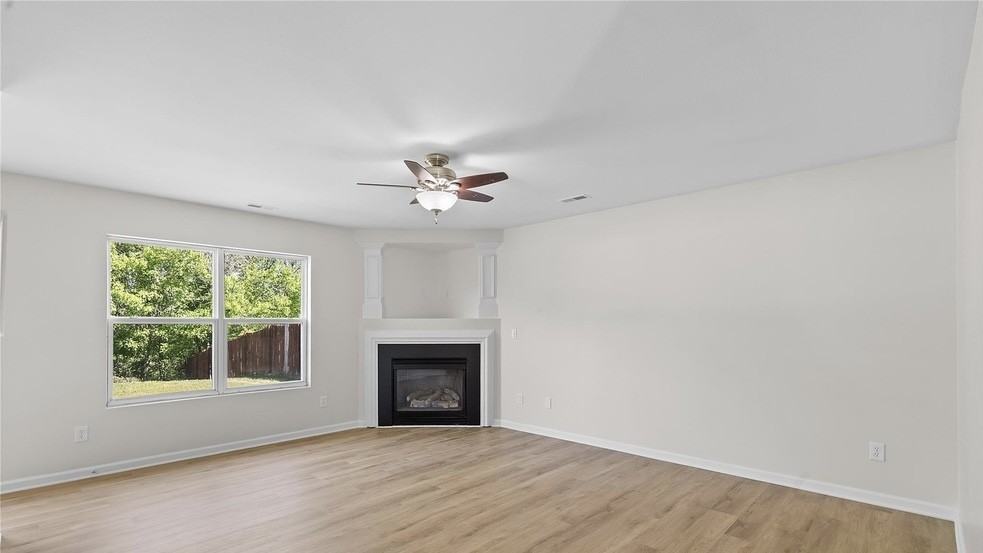 2708 N Valley Ct - Photo 2 of 19